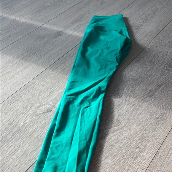 Lululemon Wunder Under size 4 - Picture 3 of 4